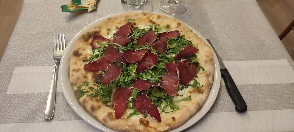 LADY PIZZA RESTAURANT 85_Sondalo_slider_image_2