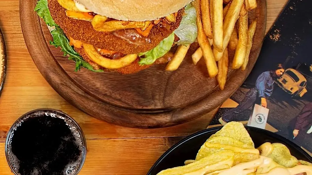 33 Giri Gourmand Burgers_Campi Salentina_slider_image_3