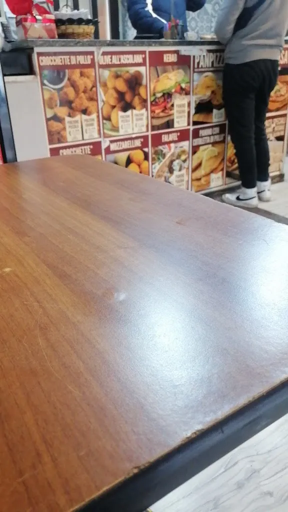 Luli Kasmi_Pizzeria Regina Sovico_Sovico_Bewertung