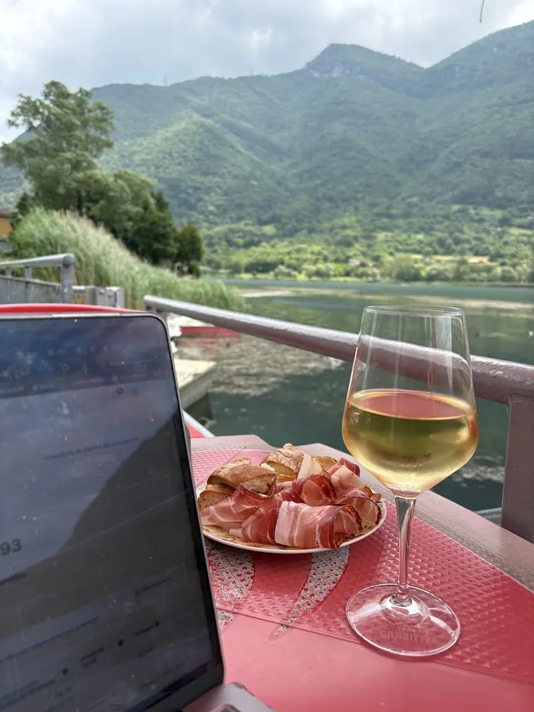 alessio Regazzoli_Bar centro nautico_Spinone al Lago_review