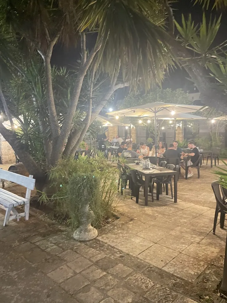 Masseria Pezzuti restaurant in Campi Salentina