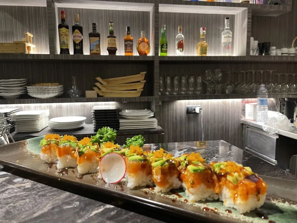 Gyosen sushi&poke take-away restaurant in Suisio