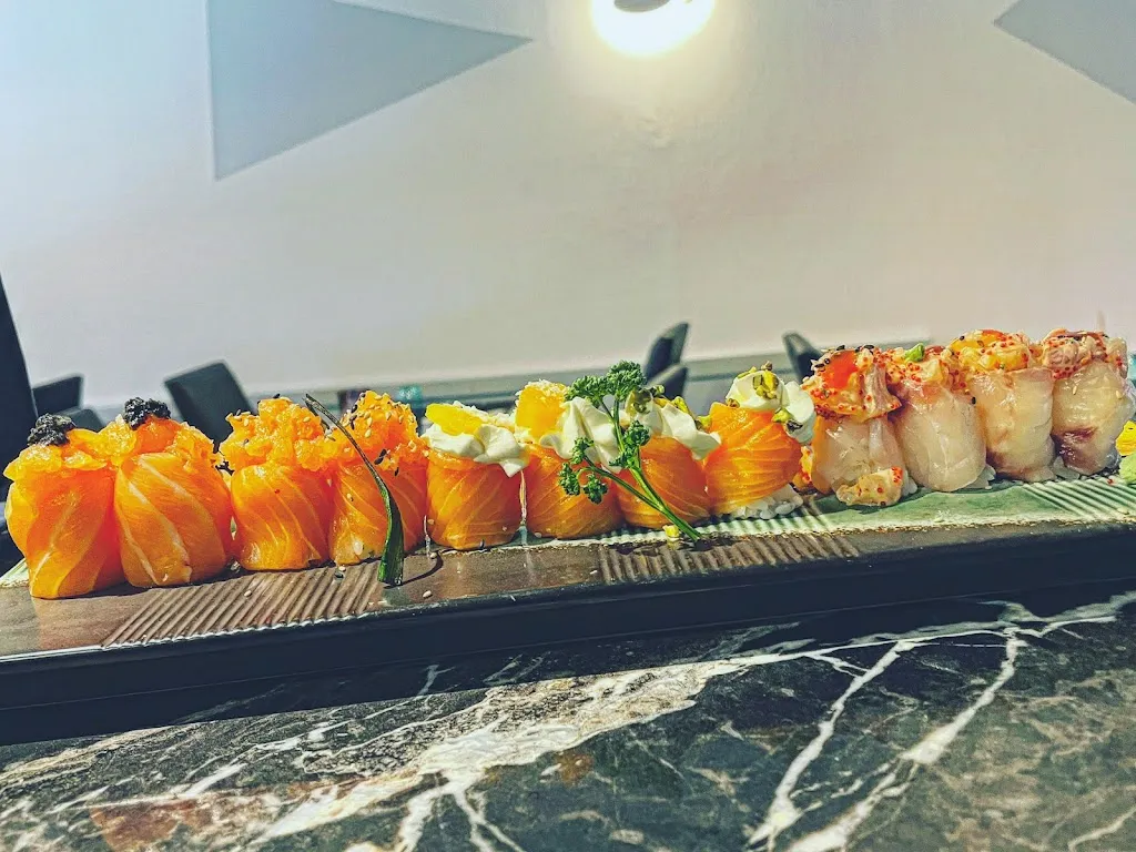 Gyosen sushi&poke take-away_Suisio_slider_image_2