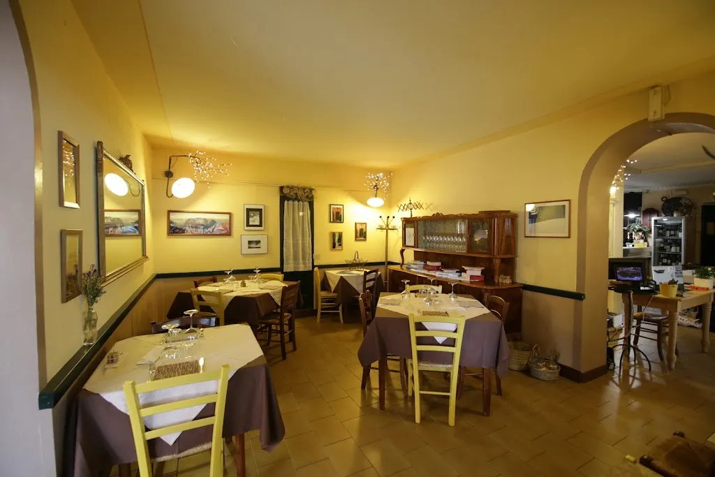 Trattoria Cacciatore Cucina del Lago d'Iseo e Valcamonica restaurant in Sulzano