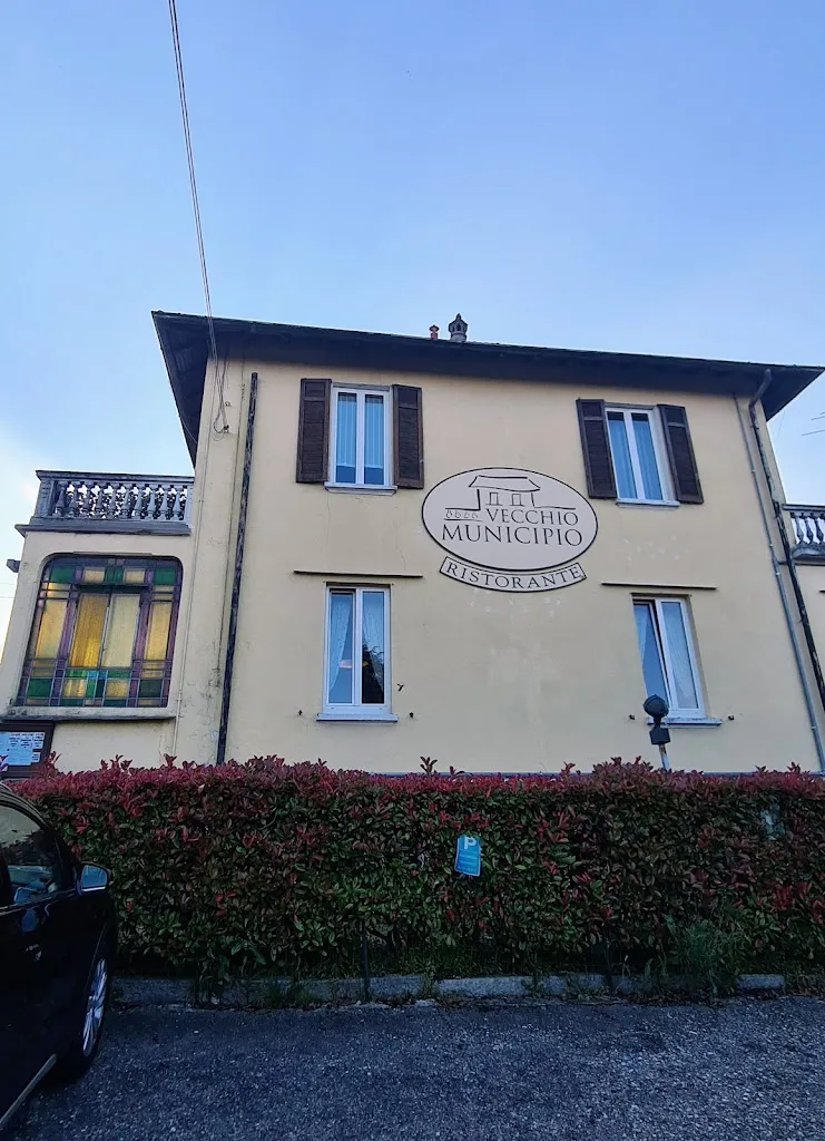 Isabella_C_Vecchio Municipio_Sumirago_review