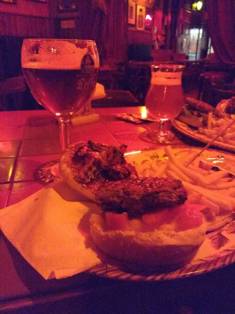 Luca_Red House_Sustinente_review