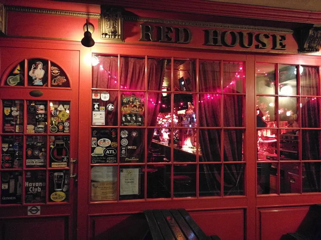 Red House_Sustinente_slider_image_1