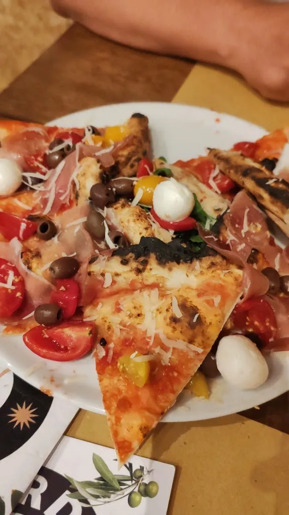 Pizzeria Napoletana Verde Oliva_Tavazzano_slider_image_2