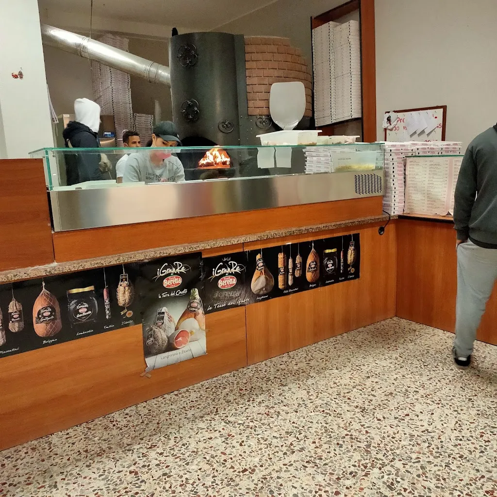 Mony's Pizza Di El Sayed Mohamed restaurant in Terno d'Isola