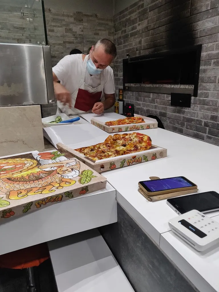 Gopi B_Naive Pizzeria_Torbole Casaglia_review
