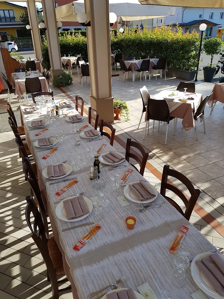 Ristorante Pizzeria "La Rotonda" di Carrano Rosa restaurant in Torbole Casaglia