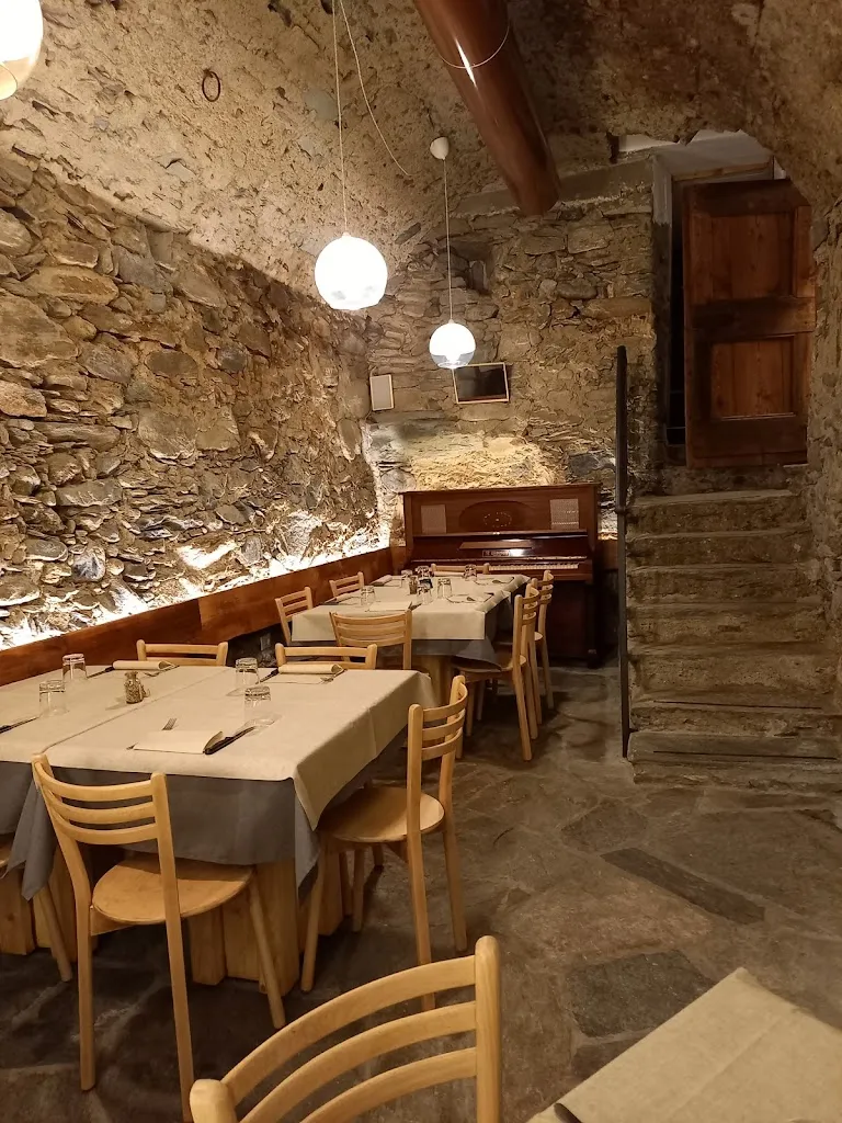 Pizzeria La Pausa_Torre di Santa Maria_slider_image_1