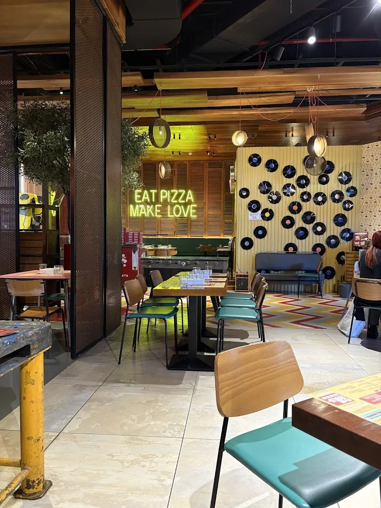 Fradiavolo Pizzeria - Arese IL CENTRO restaurant in Torre d'Arese