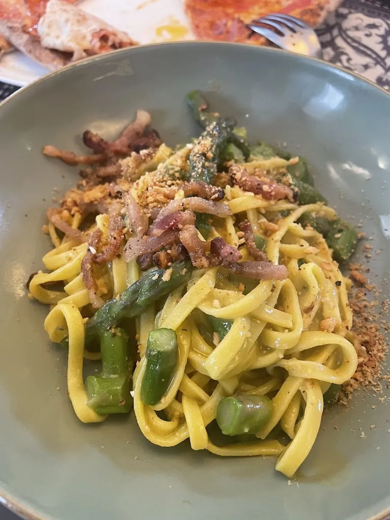 Mara Wexler_Particolare Travedona_Travedona Monate_review