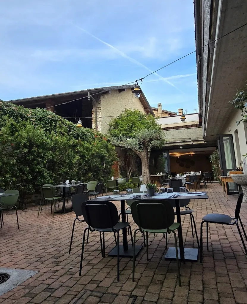 Particolare Travedona_Travedona Monate_slider_image_3