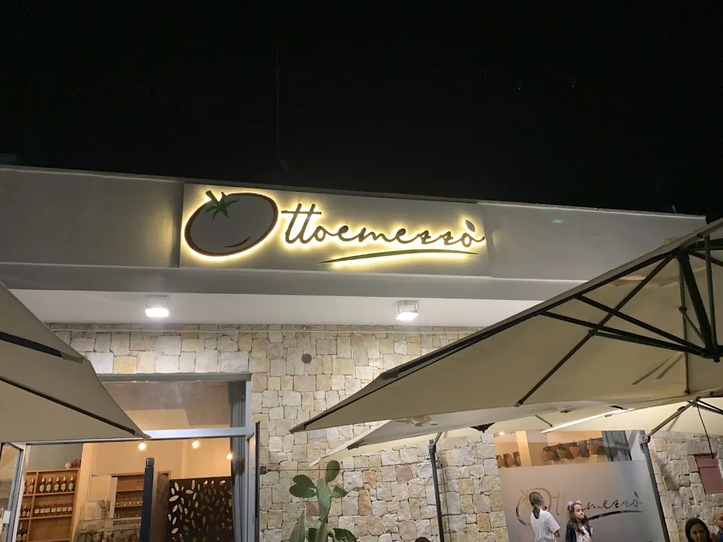 Ottoemezzo restaurant in Carmiano