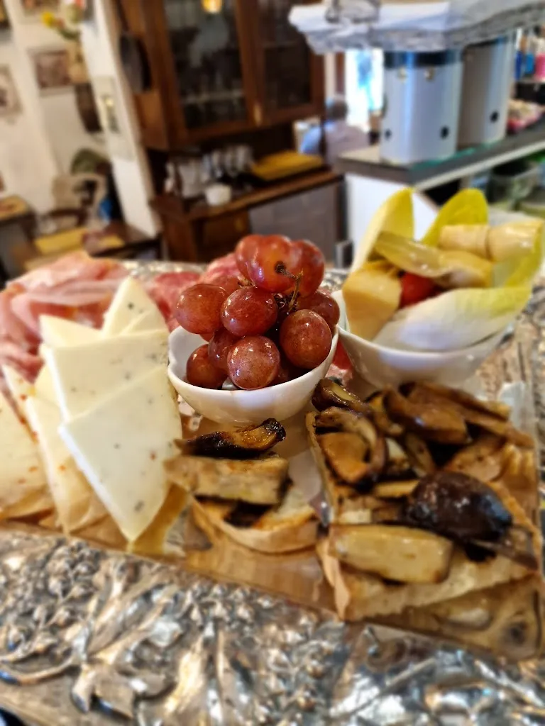 Osteria e Vinaino Cicalone_Trebbio_slider_image_3