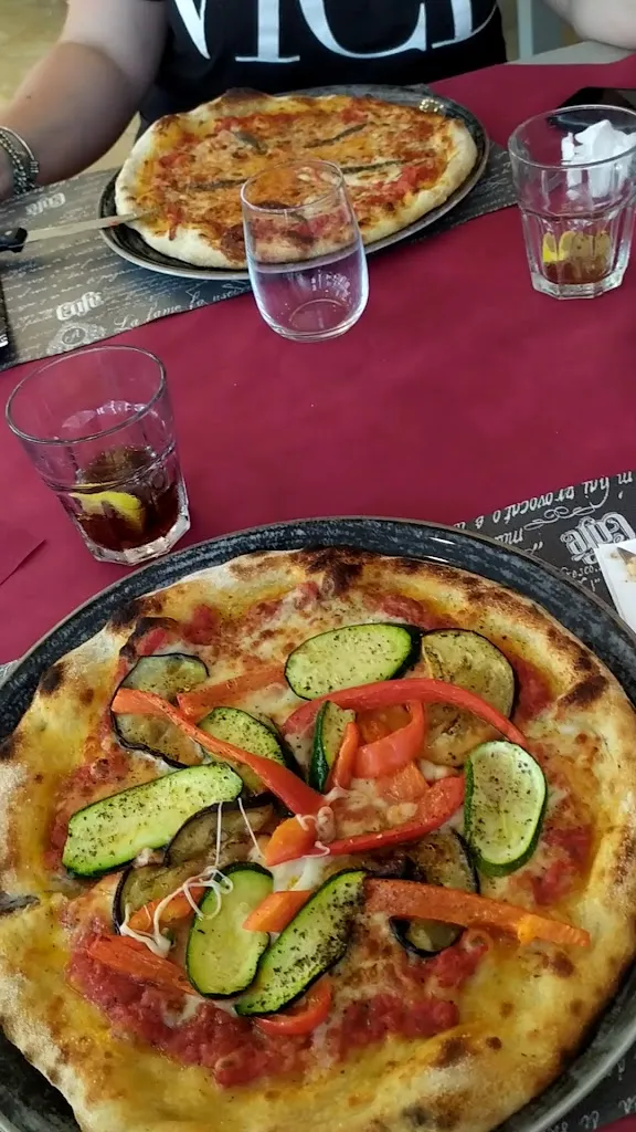 Villa Giulia Burger & Pizza_Trenzano_slider_image_2