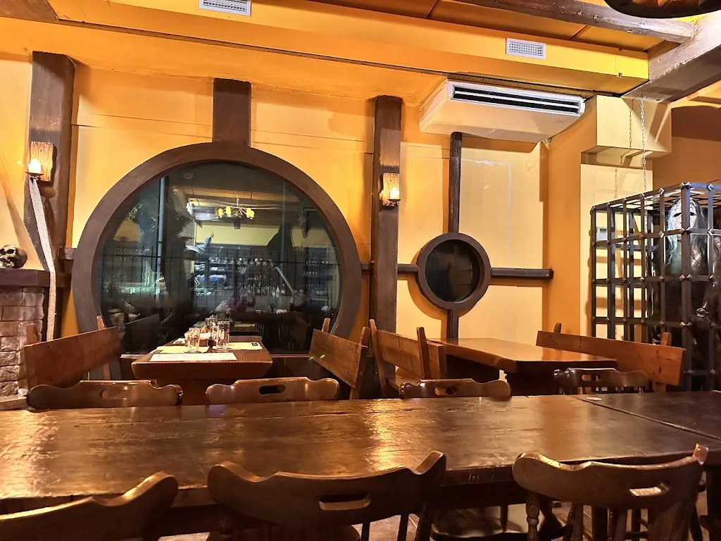 Pub La Caverna restaurant in Treviolo