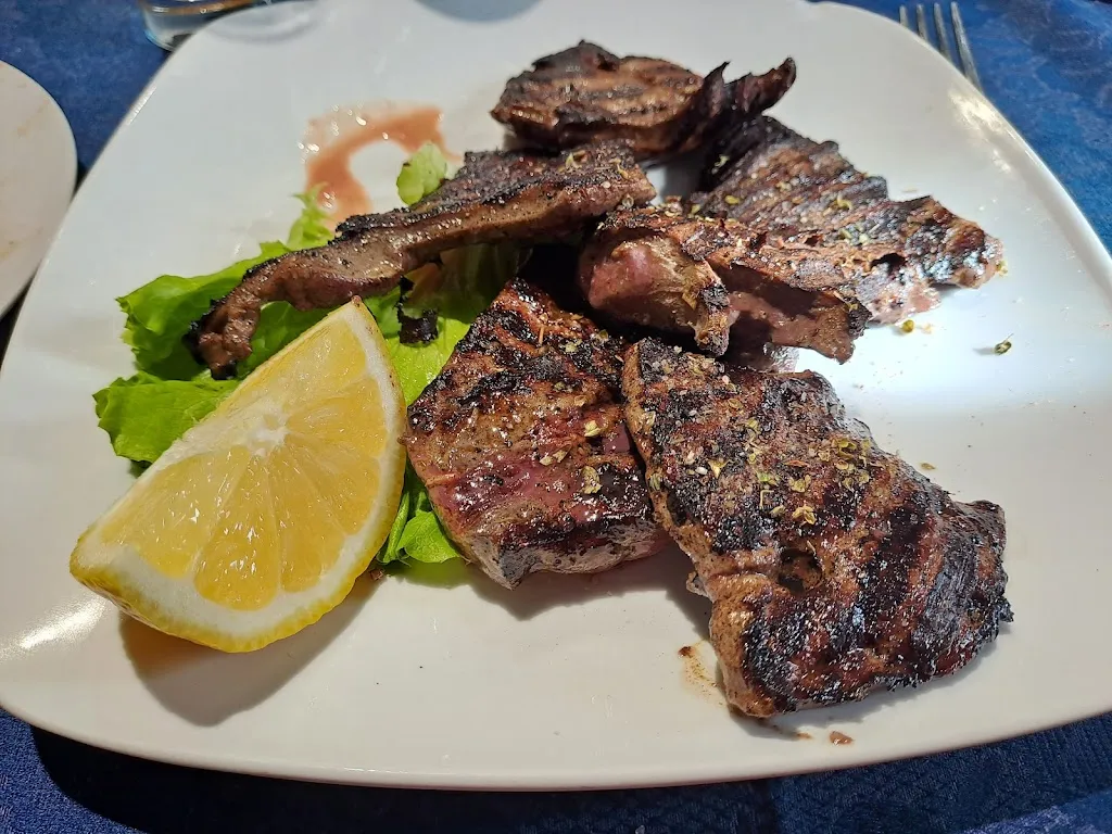 Lorenzo M_La Vecchia Griglieria Ballkan da Stiven - Ristorante Tipico Albanese / Carne alla Griglia / Cucina Italiana_Uboldo_review