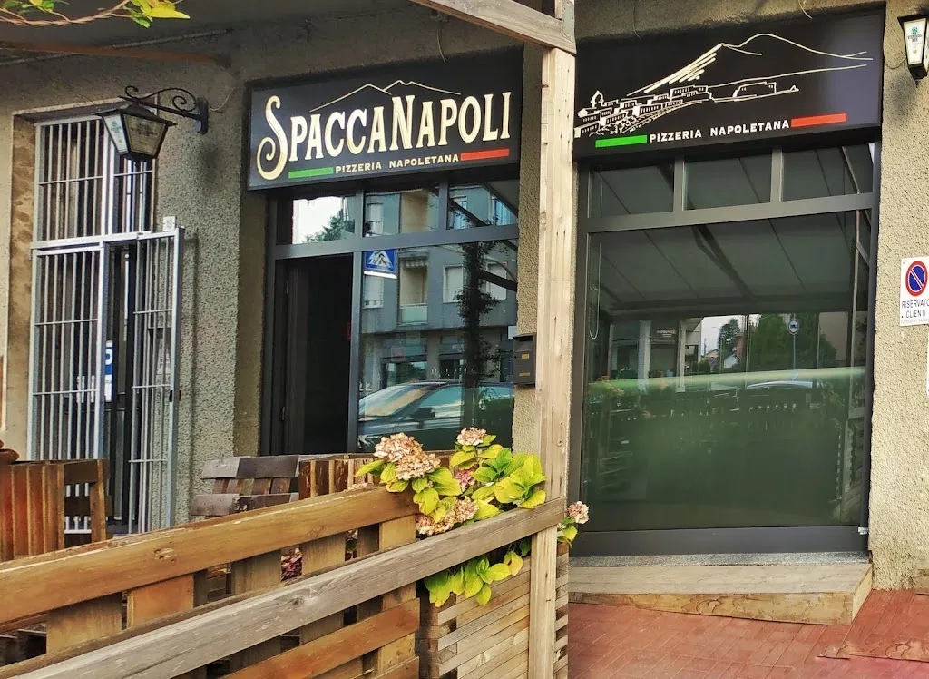 SpaccaNapoli restaurant in Uboldo