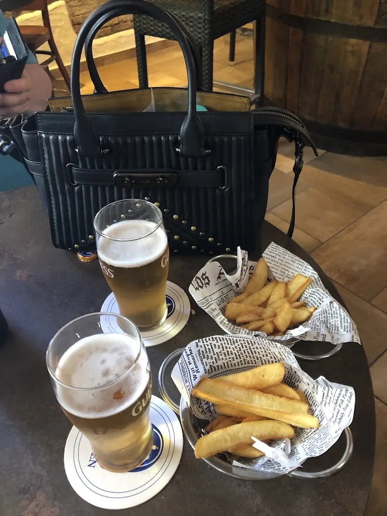 Kanya KH_Bar Nela_Uggiate Trevano_review