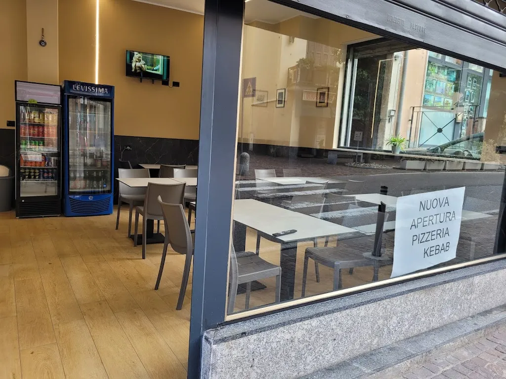 REINA PIZZERIA & KEBAP restaurant in Uggiate Trevano