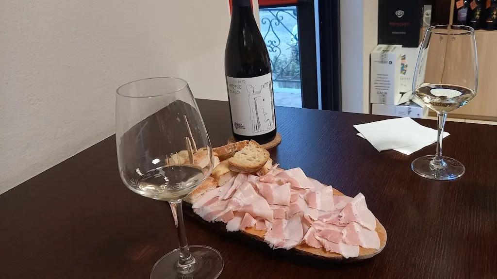 Mattia Pattaro_Enoteca De Gusto_Uggiate Trevano_review