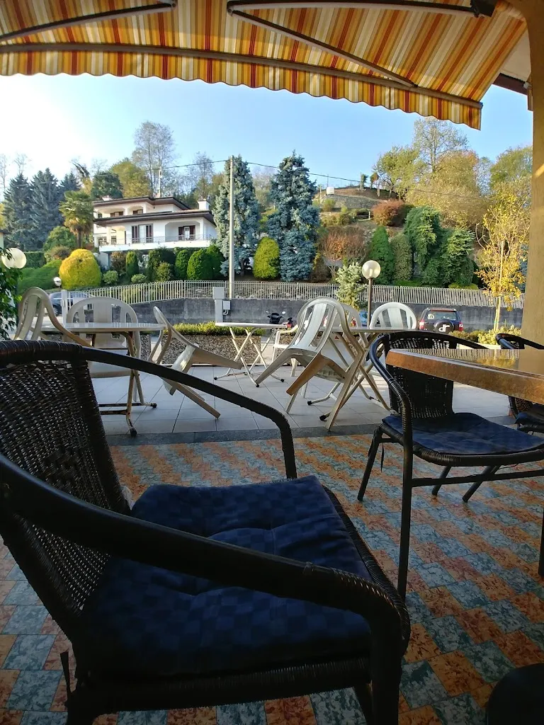 Bar Da Bernardino restaurant in Uggiate Trevano