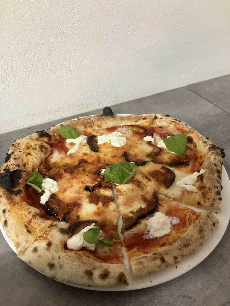 Ghatas Pizzeria Napoletana_Usmate-Velate_slider_image_3