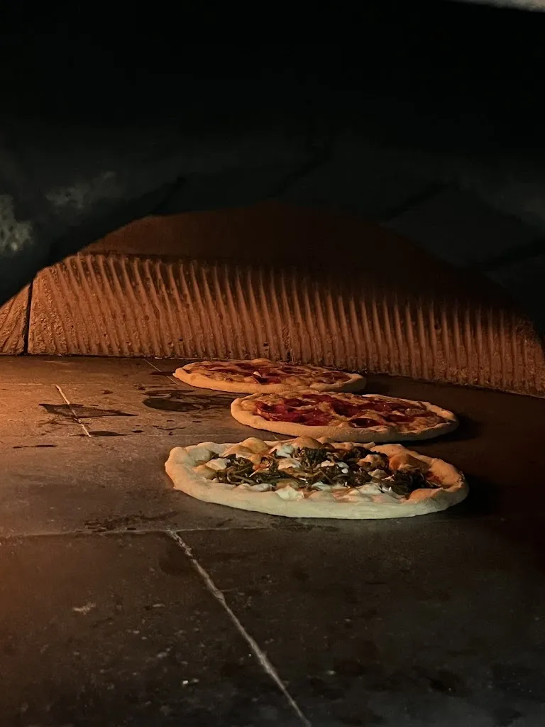 Pizzeria famiglia le piramidi_Vailate_slider_image_2