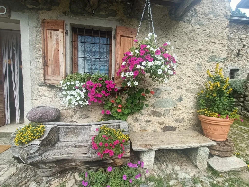 Bruna Capuzzi_Bar Ristoro dei Cinque Laghi Casa Vacanze_Valgoglio_review