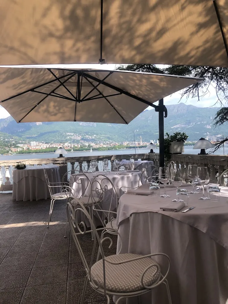 Laila_Hotel Villa Giulia - Ristorante Al Terrazzo_Valmadrera-Caserta_review