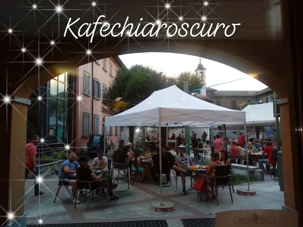ChiaroScuro kafe' restaurant in Vedano Olona