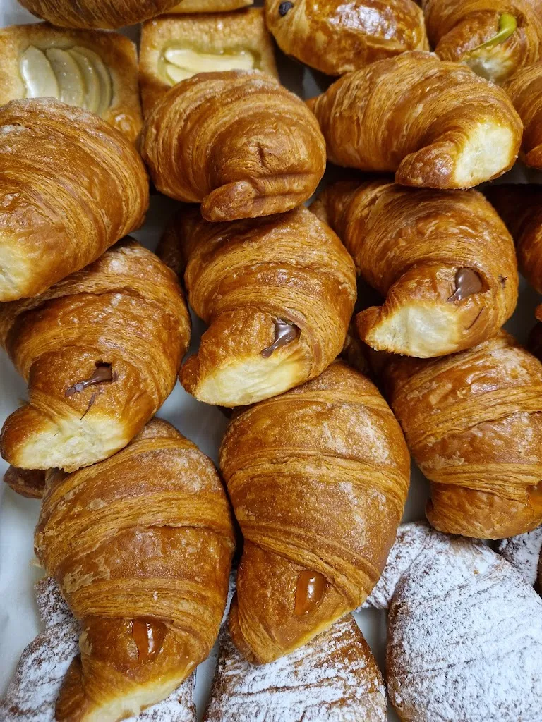 ChiaroScuro kafe'_Vedano Olona_slider_image_3