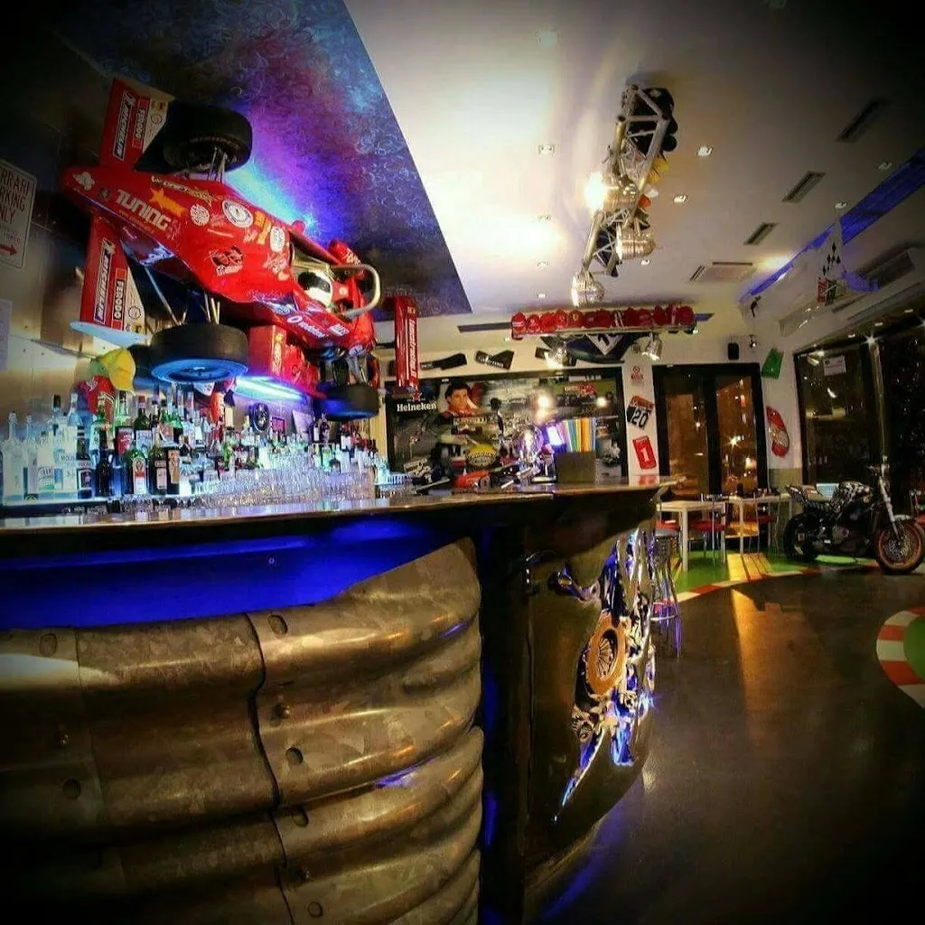 Pit Stop Café restaurant in Vedano al Lambro