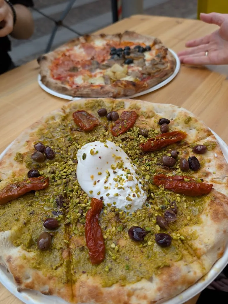 Pizzeria O' Sole Mio_Vedano al Lambro_slider_image_2