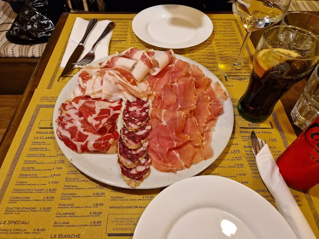 Romana Cafè Cucina e Pizza_Varzi_slider_image_3