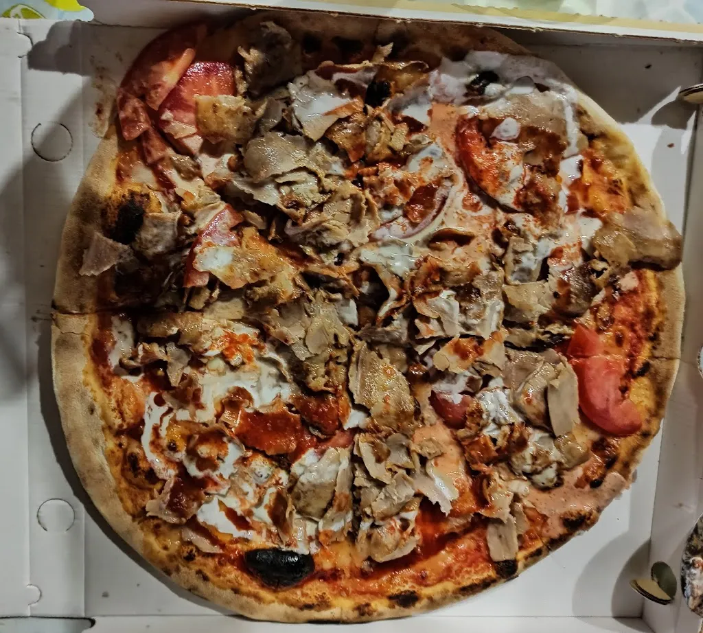 Il Cairo restaurant in Veduggio Con Colzano