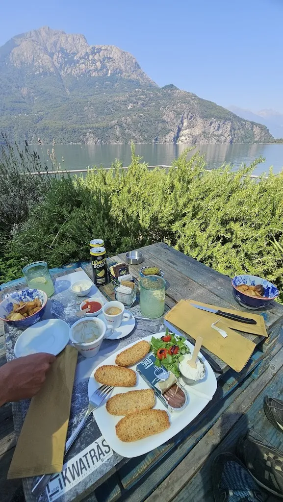 Michal Kowalski_Kiosk Kwatràs_Verceia_review