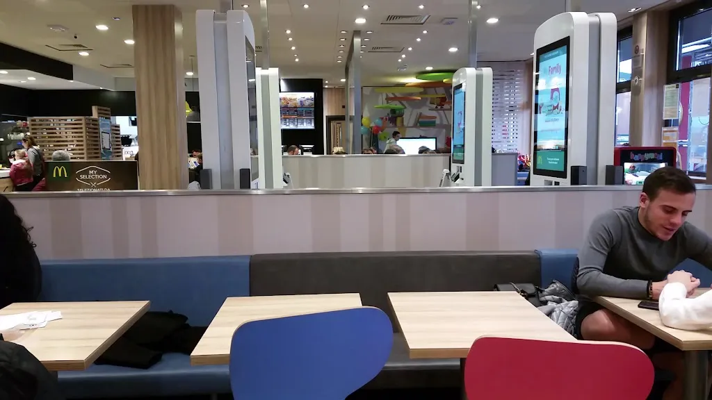 McDonald's_Verano Brianza_slider_image_2