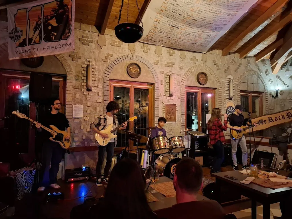 Andrea Pigazzini_Castle Rock Pub_Vercurago_review
