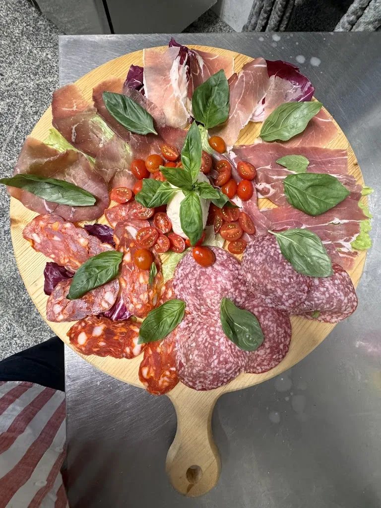 Pizzeria La Favola_Vermezzo_slider_image_3