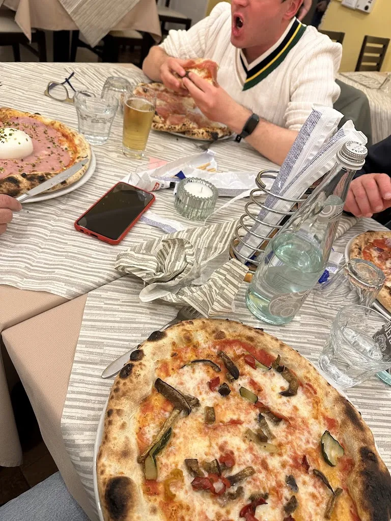 giada capoferri_Pizzeria Azzurra_Viadanica_review