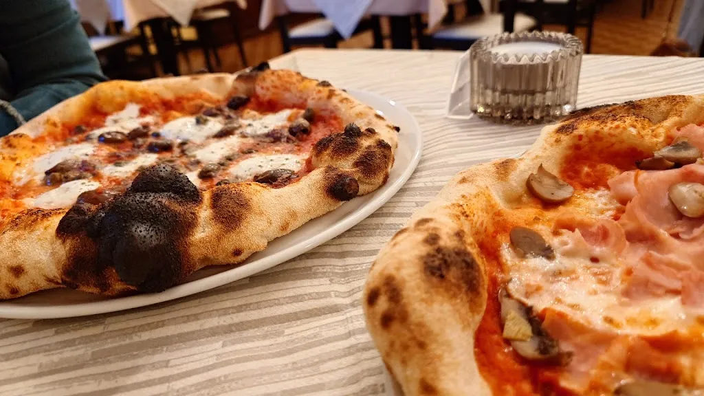 Pizzeria Azzurra_Viadanica_slider_image_2