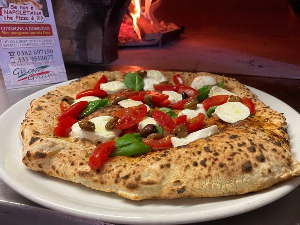 Pizzeria Gnam Gnam_Vidigulfo_slider_image_3