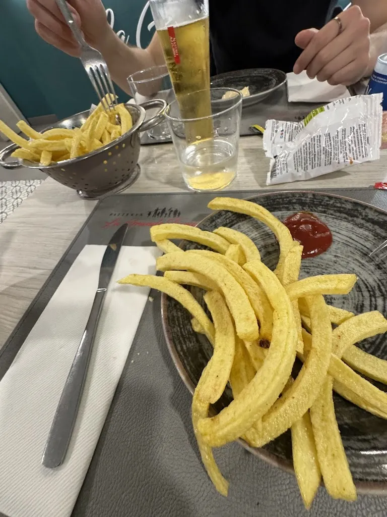 Leonardo Pisconti_La Grande Famiglia_Carosino_recensione