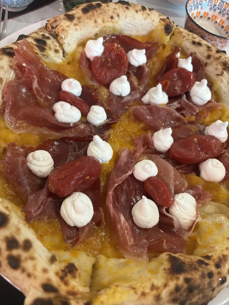 Zampo Quasi Napoletana- Mede_Villa Biscossi_slider_image_3