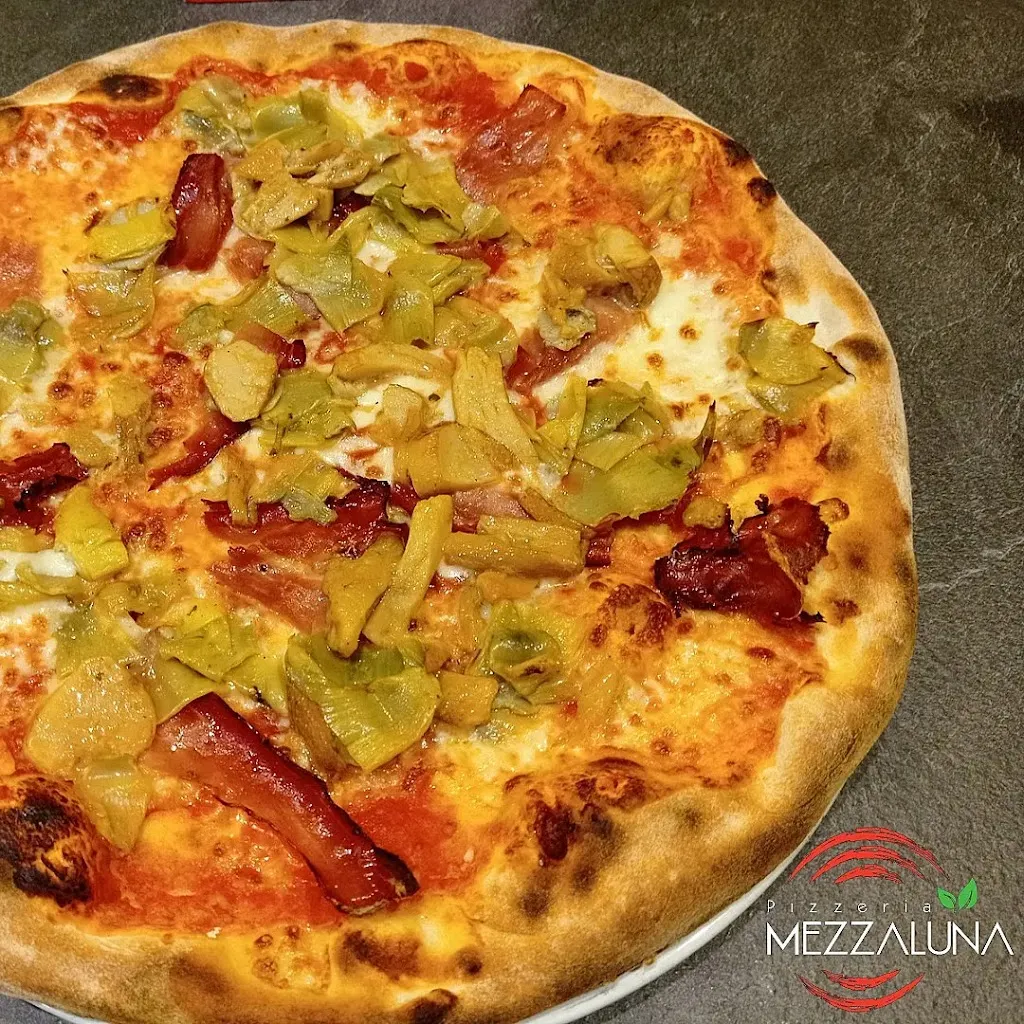 Mezzaluna restaurant in Villa Carcina