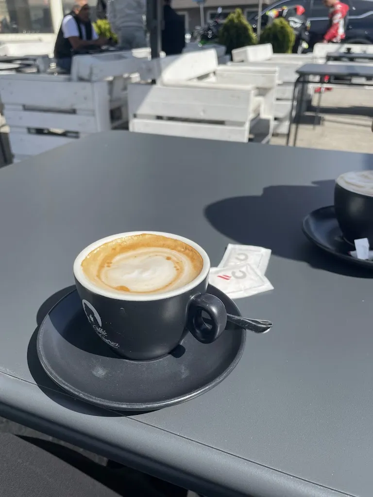 Elena Dessy_Pollon Bar_Villa Carcina_review